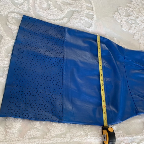 NWT French Connection 💯%Leather Shift Dress Perforated Hem/Neck, Back Zip, 8 - Picture 6 of 10